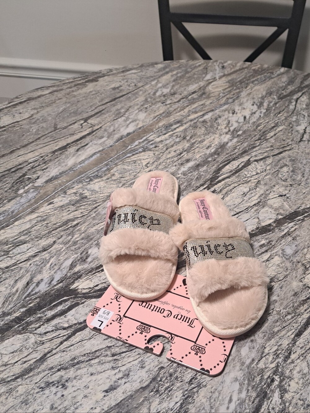 Juicy Couture
Gravity 2 Pink
Embellished Slippers
.
. . . . . ....
.
Slippers is - Picture 11 of 14